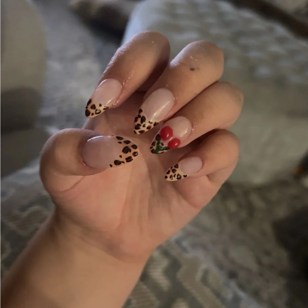 Custom Press-On Nails!! - Picture 8 of 9